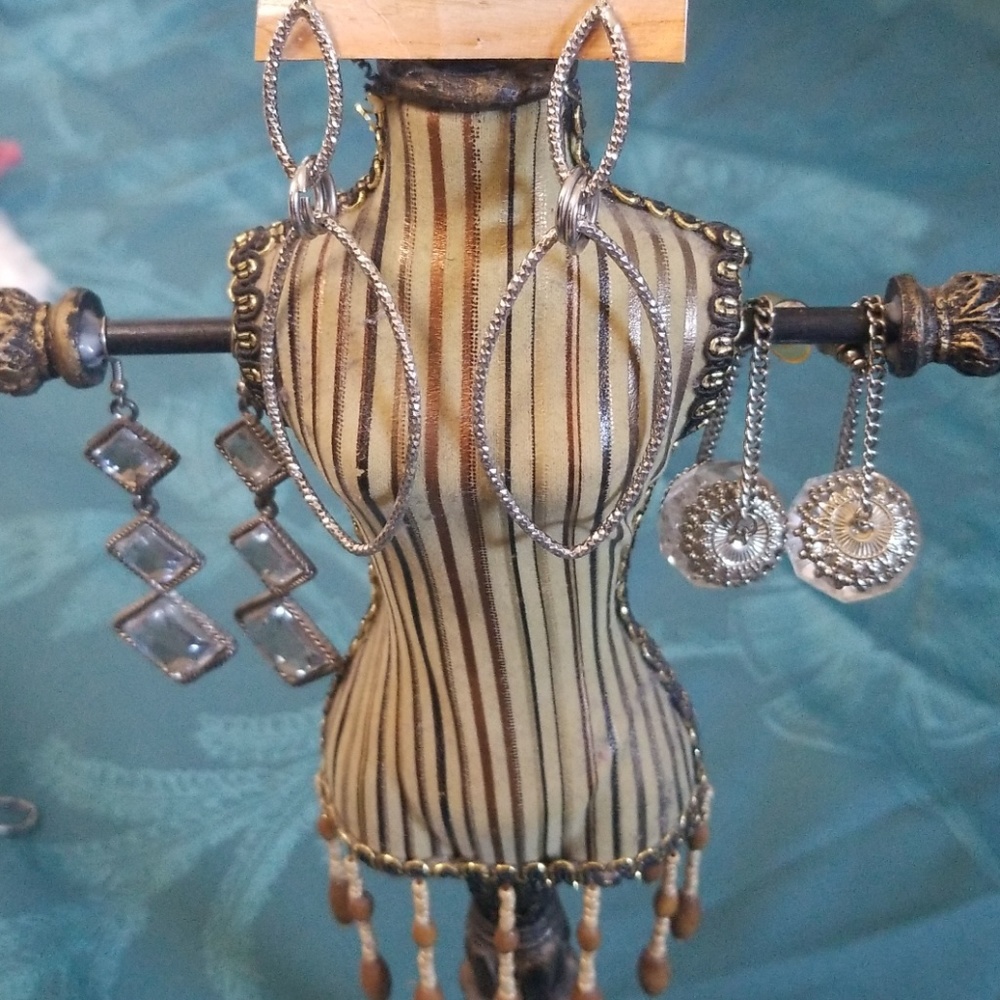 5 pcs of silver toned jewelry